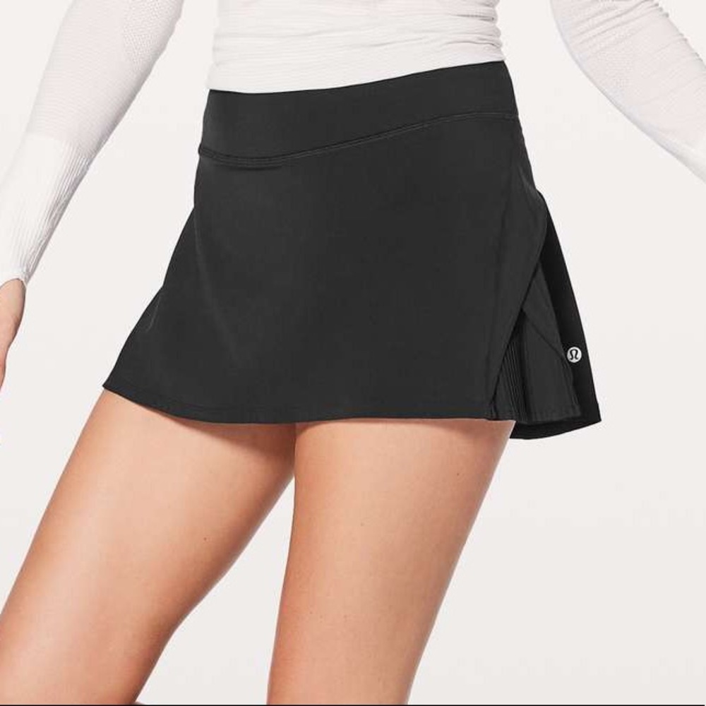 Black Lululemon Play Off The Pleats Skirt 13"